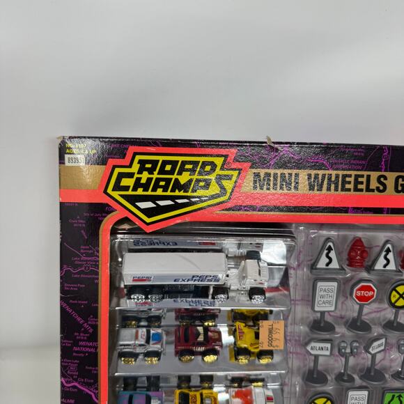 Vintage 1995 Road Champs Mini Wheels Gift Set 45 Piece Diecast Metal Value Pack - Picture 9 of 11